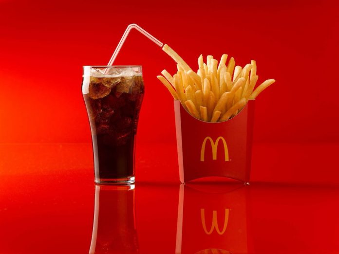McDonald's расширяет меню напитков после 70 лет союза с Coca-Cola: Red Bull, рефрешеры и Dirty Dr Pepper меняют стратегию сети. McDonald's расширяет меню напитков после 70 лет союза с Coca-Cola: Red Bull, рефрешеры и Dirty Dr Pepper меняют стратегию сети.