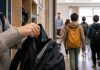 В Чехии хотят полностью запретить телефоны в школах с сентября 2027 года Запрет телефонов в школах Чехии могут ввести с сентября 2027 года. Смартфоны запретят на уроках и переменах, но предусмотрят исключения.