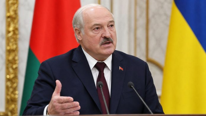 Лукашенко заявил о встрече с представителями Зеленского в Минске и рассказал, что обсуждали вокруг войны и Беларуси.