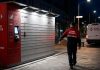 Где «Новая почта» доставляет посылки ночью: сервис работает с 22:00 до 07:00 Ночная доставка «Новой почты» работает с 22:00 до 07:00 в пяти городах. Где доступен сервис и когда его расширят по Украине.