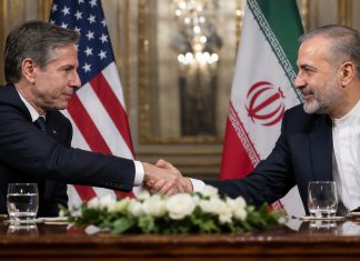 США и Иран договорились прекратить удары и открыть Ормузский пролив США и Иран договорились прекратить взаимные удары, открыть Ормузский пролив и провести 30 июня технические переговоры в Дохе.