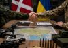 Дания утвердила 30-й пакет военной помощи Украине: основные направления Военная помощь Дании Украине составит ещё 590 млн евро: деньги направят на оружие, дальнобойные боеприпасы, обучение ВСУ и украинский ОПК.