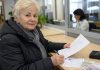 Доплата к пенсии многодетным матерям в 2026 году: кому начислят до 1038 гривен Доплата к пенсии многодетным матерям в 2026 году составляет 908,25–1038 гривен. Кто имеет право и как оформить выплату через ПФУ.