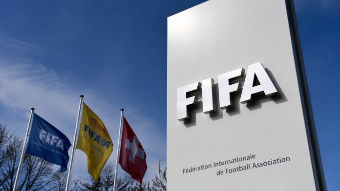 ФИФА обсудит возвращение российских команд после решения МОК. Запрет пока действует, а окончательное решение примут футбольные федерации. ФИФА обсудит возвращение российских команд после решения МОК. Запрет пока действует, а окончательное решение примут футбольные федерации.