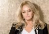 Умерла Бонни Тайлер: певице и исполнительнице Total Eclipse of the Heart было 75 лет Умерла Бонни Тайлер в возрасте 75 лет. Певица находилась в больнице Португалии после операции и нескольких недель в искусственной коме.