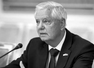 Умер Линдси Грэм: причина смерти сенатора США и реакция Зеленского Смерть Линдси Грэма подтвердил офис сенатора. Политику был 71 год. Названы причина смерти, реакция Зеленского и роль Грэма в поддержке Украины.