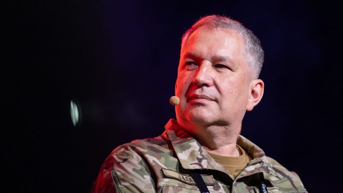 Павел Елизаров подал рапорт об увольнении из ВСУ после ухода Михаила Федорова и объяснил решение рисками для обороноспособности Украины. Павел Елизаров подал рапорт об увольнении из ВСУ после ухода Михаила Федорова и объяснил решение рисками для обороноспособности Украины.