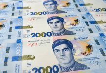 НБУ изменит дизайн банкноты 2000 гривен после спора о «российском» шрифте Банкнота 2000 гривен получит обновленный дизайн после критики шрифта. НБУ объяснил решение и сохранил дату выпуска купюры со Стусом.