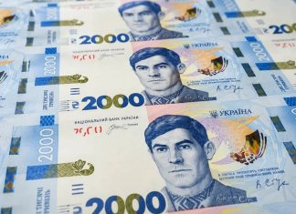 НБУ изменит дизайн банкноты 2000 гривен после спора о «российском» шрифте Банкнота 2000 гривен получит обновленный дизайн после критики шрифта. НБУ объяснил решение и сохранил дату выпуска купюры со Стусом.