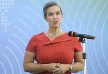 Сандра Аудкирк возглавила посольство США в Украине: биография и опыт дипломата Сандра Аудкирк возглавила посольство США в Украине. Что известно о ее карьере, работе на Тайване, опыте в Пентагоне и знании языков.