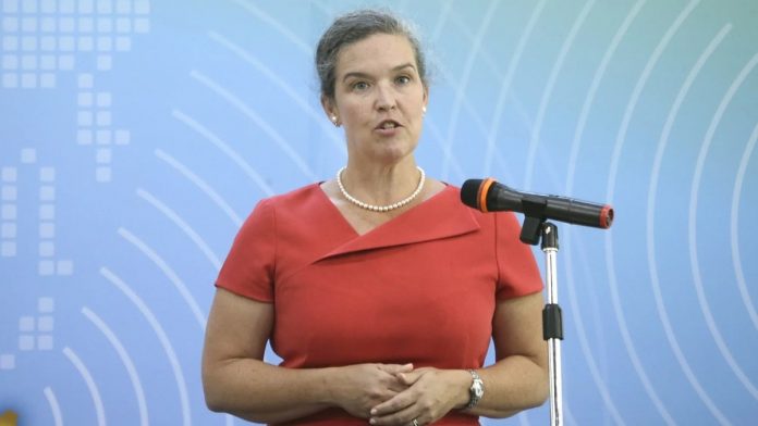 Сандра Аудкирк возглавила посольство США в Украине. Что известно о ее карьере, работе на Тайване, опыте в Пентагоне и знании языков. Сандра Аудкирк возглавила посольство США в Украине. Что известно о ее карьере, работе на Тайване, опыте в Пентагоне и знании языков.