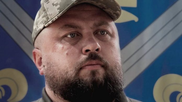 155-я бригада получила нового командира: Андрей Крока возглавил подразделение после ареста Станислава Лучанова и получил Боевое Знамя. 155-я бригада получила нового командира: Андрей Крока возглавил подразделение после ареста Станислава Лучанова и получил Боевое Знамя.