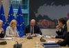 Евросоюз согласовал 21-й пакет санкций против России: ограничения затронут банки, нефть и криптоплатформы 21-й пакет санкций ЕС против России затронет банки, криптоплатформы, нефтетрейдеров и теневой флот. Потолок цены нефти сохранен на уровне 44,10 доллара.