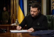 Зеленский продлил военное положение и мобилизацию в Украине до 31 октября 2026 года Военное положение в Украине продлено до 31 октября 2026 года: Зеленский подписал законы о продолжении мобилизации еще на 90 суток.