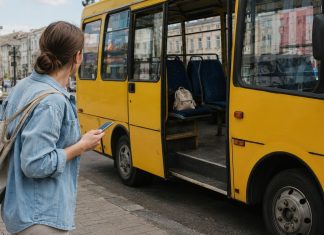 Что делать, если забыли вещи в маршрутке: пошаговая инструкция для украинцев Что делать, если забыли вещи в маршрутке: как найти перевозчика, вернуть телефон или документы, заблокировать карту и когда обращаться в полицию.