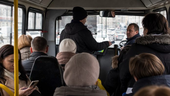 Проезд в маршрутках Киева может подорожать с 1 августа: Тарифы вырастут до 20–25 гривен. Перевозчики назвали причины и дату решения. Проезд в маршрутках Киева может подорожать с 1 августа: Тарифы вырастут до 20–25 гривен. Перевозчики назвали причины и дату решения.