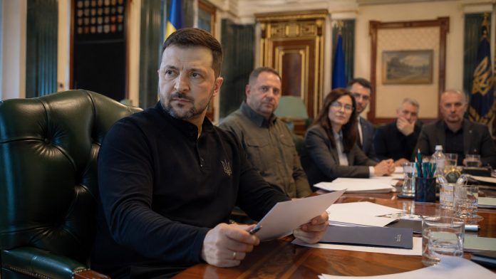 Зеленский обновил состав СНБО: в Совет вошли 7 новых чиновников, Андрей Сибига утвержден, а Клименко, Свириденко и Сырский исключены. Зеленский обновил состав СНБО: в Совет вошли 7 новых чиновников, Андрей Сибига утвержден, а Клименко, Свириденко и Сырский исключены.