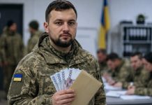 Новые боевые выплаты в Украине: кто сможет получить до 460 тысяч гривен Новые боевые выплаты в Украине достигнут 460 тысяч гривен: суммы для нацгвардейцев, пограничников и спецподразделений полиции.