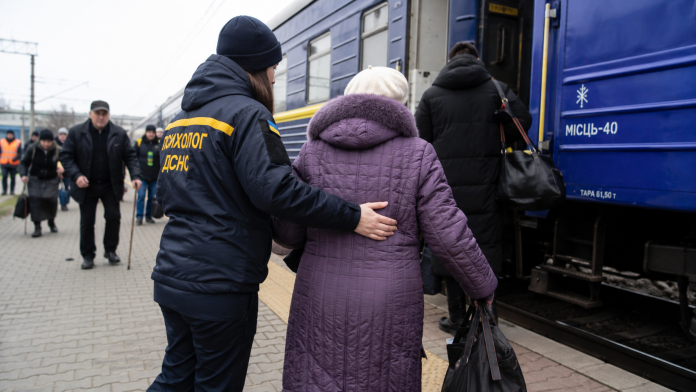 Эвакуация из прифронтовых регионов: власти объяснили 4 этапа выезда, бесплатное жилье, помощь 12 300 грн и способы подачи заявки. Эвакуация из прифронтовых регионов: власти объяснили 4 этапа выезда, бесплатное жилье, помощь 12 300 грн и способы подачи заявки.