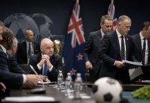 Новая Зеландия отозвала поддержку Инфантино: кризис в ФИФА усиливается Инфантино теряет поддержку перед выборами ФИФА: Новая Зеландия отказалась поддерживать его и потребовала независимой проверки сделки на 4,2 млрд долларов.