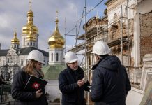 Швейцария выделит 600 тысяч франков на восстановление Киево-Печерской лавры после удара РФ Швейцария выделит 600 тысяч франков на защиту и восстановление Киево-Печерской лавры после российского удара. Работы проведет ЮНЕСКО.