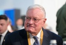Кит Келлог прибыл в Украину и посетил Одесский порт: что обсуждали с делегацией США Кит Келлог прибыл в Украину 21 августа и посетил Одесский порт. Стороны обсудили безопасность судоходства, экспорт и американские инвестиции.