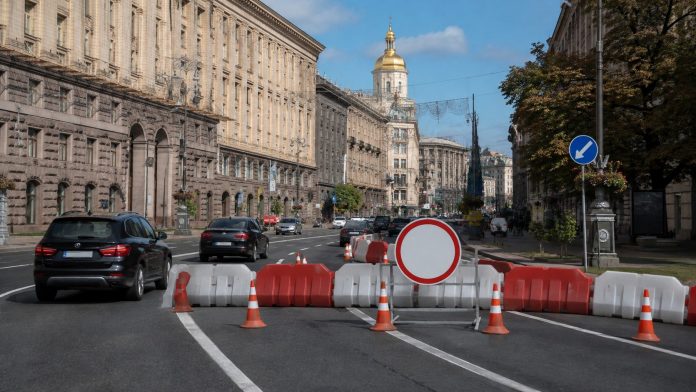 Ограничение движения в Киеве будет действовать 23–25 августа: перекрытия затронут центр, Печерский, Подольский, Соломенский и Шевченковский районы. Ограничение движения в Киеве будет действовать 23–25 августа: перекрытия затронут центр, Печерский, Подольский, Соломенский и Шевченковский районы.