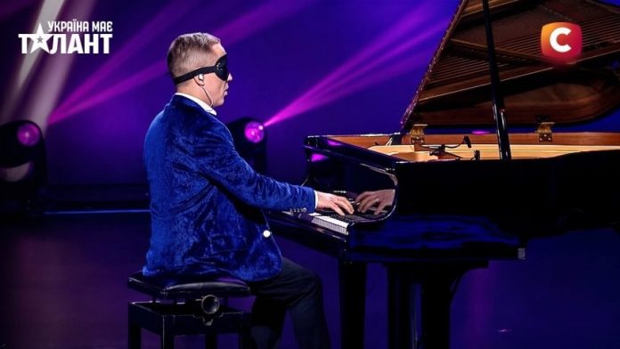 MAESTROPIANO Алексей Беглецов получил «золотую кнопку» на «Україна має талант» 2026. Кто он, сколько ему лет и чем известен пианист.