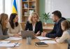 Будут ли линейки 1 сентября 2026 в Киеве: школы получили право самостоятельно выбрать формат Линейка 1 сентября в Киеве будет зависеть от решения каждой школы. КГГА объяснила, кто определяет формат, время и место празднования Дня знаний.