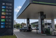 Дизель почти по 99 гривен: цены на топливо на АЗС Украины 4 августа 2026 Цены на топливо 4 августа: дизель на OKKO подорожал до 93,90 грн, а премиальное топливо SOCAR приблизилось к 99 грн за литр.