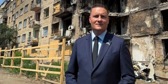 Новый глава Минобороны Британии Вес Стритинг прибыл в Киев и анонсировал заседания «Рамштайн» в сентябре и начале октября. Новый глава Минобороны Британии Вес Стритинг прибыл в Киев и анонсировал заседания «Рамштайн» в сентябре и начале октября.