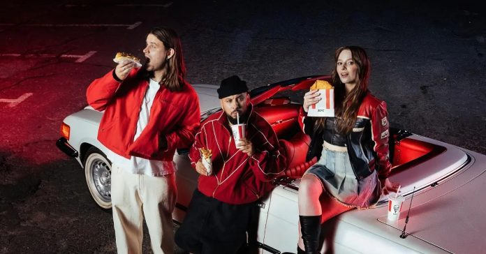 Новое меню KFC «Стрит Бит» в Украине: шаурма от 216 грн, Dog от 111 грн, Mac & Cheese, сырная плацинда, картофель и вишневый напиток. Все цены и новинки.