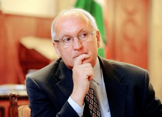 Кто стал президентом Венгрии: Андраш Бака обещал восстановить верховенство права Президент Венгрии Андраш Бака избран парламентом 140 голосами. Бывший судья, критиковавший Орбана, пообещал защищать верховенство права.