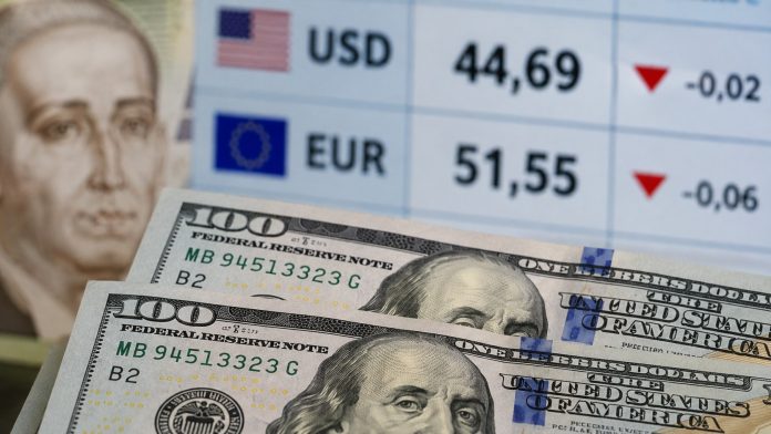 Курс валют НБУ на 14 августа 2026 года: доллар снизился до 44,69 грн, евро — до 51,55 грн. Что происходит с гривной и валютным рынком.