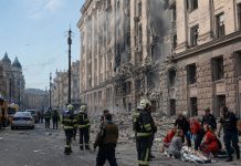 Российский дрон ударил по зданию СБУ в Киеве: число пострадавших выросло до 15 Удар по зданию СБУ в Киеве 4 сентября: российский дрон попал в центральное здание, число пострадавших выросло до 15.