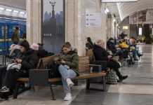 Киевский метрополитен закупит 3 600 стульев для пассажиров во время тревог Киевский метрополитен закупит 3 600 складных стульев за 1,87 млн грн для размещения пассажиров на станциях во время воздушных тревог.