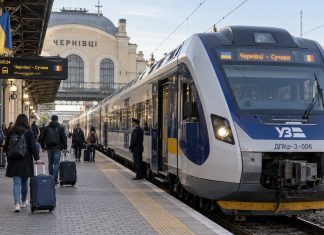 Черновцы–Сучава поезд 2026: расписание, цена билетов, есть ли прямой рейс и как доехать в Румынию Черновцы–Сучава поезд в 2026 году: ходит ли прямой рейс, где проверить расписание, сколько стоят билеты и как сейчас добраться из Украины в Румынию.