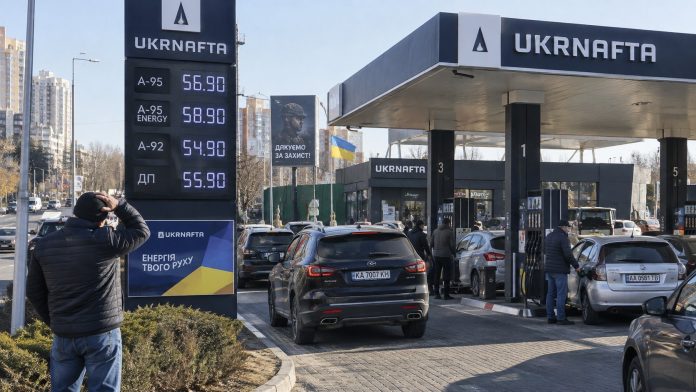 Цены на топливо в Украине выросли 14 сентября: бензин А-95 стоит до 88,90 грн, а премиальный дизель и бензин достигли 100 грн за литр. Цены на топливо в Украине выросли 14 сентября: бензин А-95 стоит до 88,90 грн, а премиальный дизель и бензин достигли 100 грн за литр.