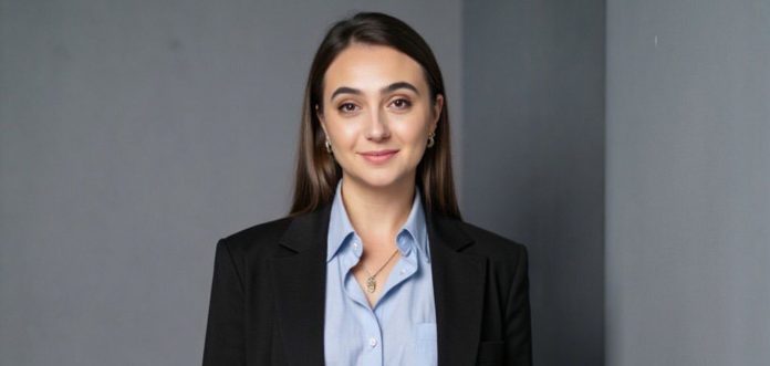 Санкции против Юлии Мендель ввел Зеленский указом №901/2026. В список также вошли 9 россиян, большинство ограничений рассчитаны на 10 лет.