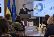 Госбюджет Украины на 2027 год: 4,885 трлн грн на оборону и рост зарплат врачей и учителей Госбюджет Украины на 2027 год предусматривает 7,272 трлн грн расходов, 4,885 трлн грн на оборону и повышение зарплат врачам и учителям.