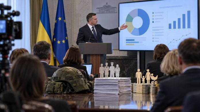 Госбюджет Украины на 2027 год предусматривает 7,272 трлн грн расходов, 4,885 трлн грн на оборону и повышение зарплат врачам и учителям. Госбюджет Украины на 2027 год предусматривает 7,272 трлн грн расходов, 4,885 трлн грн на оборону и повышение зарплат врачам и учителям.