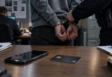 За передачу банковской карты в Украине хотят наказывать: что предусматривает законопроект №16013 Передача банковской карты третьим лицам может привести к уголовной ответственности. Рада поддержала законопроект №16013 со штрафами до 170 000 грн.
