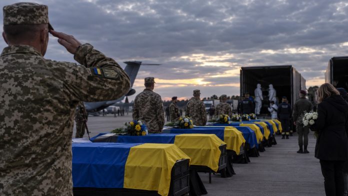 Репатриация тел погибших 17 сентября: Украина вернула 252 тела, эксперты МВД проведут исследования и установят личности погибших. Репатриация тел погибших 17 сентября: Украина вернула 252 тела, эксперты МВД проведут исследования и установят личности погибших.