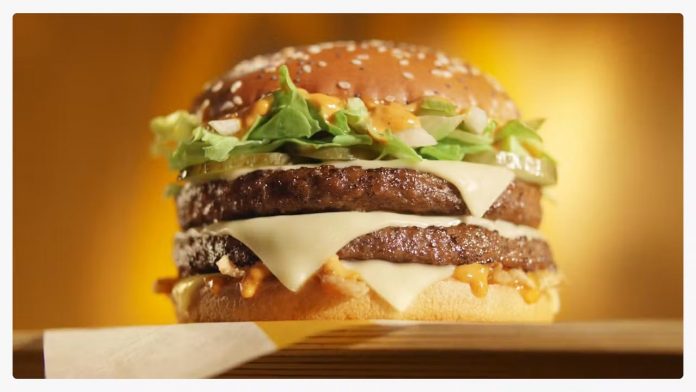 Big Arch появился в McDonald’s Украины: сколько стоит новый бургер, что входит в состав и в каких городах его уже можно заказать.