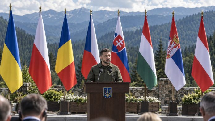 Карпатская восьмерка — новый формат С8, созданный Украиной для сотрудничества в безопасности, энергетике, логистике и экономике. Карпатская восьмерка — новый формат С8, созданный Украиной для сотрудничества в безопасности, энергетике, логистике и экономике.