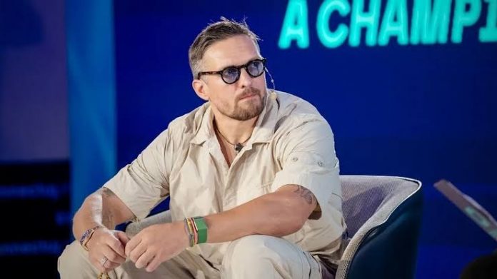 Александр Усик посетил Черногорию, выступил на Connectuj.me, встретился с премьером Милойко Спаичем и поддержал благотворительный аукцион. Александр Усик посетил Черногорию, выступил на Connectuj.me, встретился с премьером Милойко Спаичем и поддержал благотворительный аукцион.