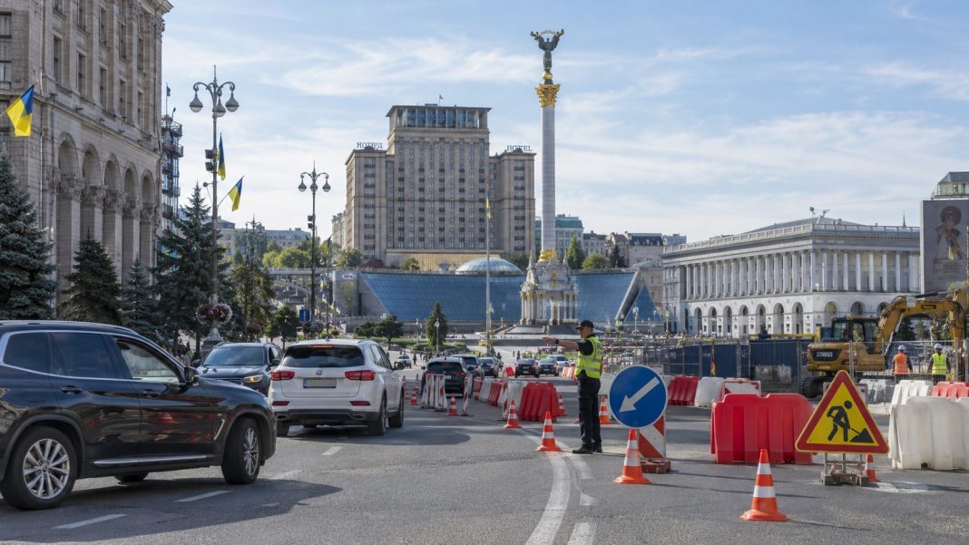 Ограничение движения в Киеве действует на Европейской площади с 28 сентября до 19 октября из-за ремонта проезжей части.