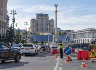 В Киеве ограничили движение на Европейской площади: что изменилось с 28 сентября Ограничение движения в Киеве действует на Европейской площади с 28 сентября до 19 октября из-за ремонта проезжей части.