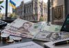 Курс доллара НБУ на 6 октября впервые превысил 45 грн: что произошло с евро Курс доллара НБУ на 6 октября впервые превысил 45 грн: доллар вырос до 45,0564 грн, а официальный курс евро снизился до 50,4830 грн.