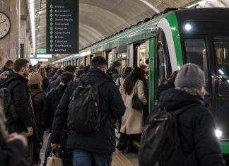 В Киеве изменили график зеленой линии метро: когда действует специальный режим Метро Киева на зеленой линии работает по специальному графику с 7:30 до 10:00 и с 16:00 до 20:00 из-за ограничений на Южном мосту.
